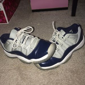 BOYS JORDANS SNEAKERS